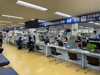 麻生区役所撮影風景 ハローワークのカウンターへ変身