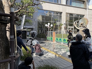 やさしい猫 南側公開空地撮影風景